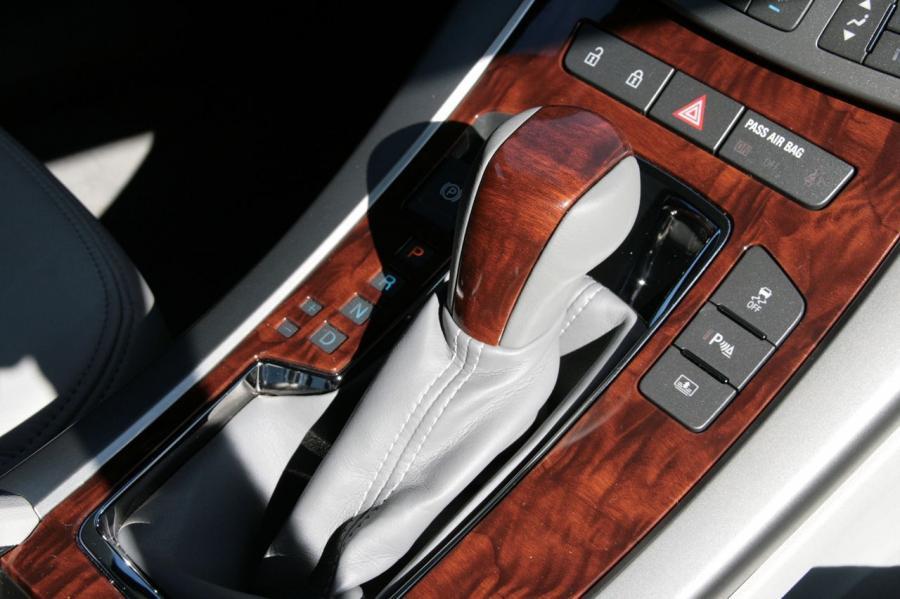 Детали интерьера Buick LaCrosse 2010 года  (NA) (фото 41 из 121)